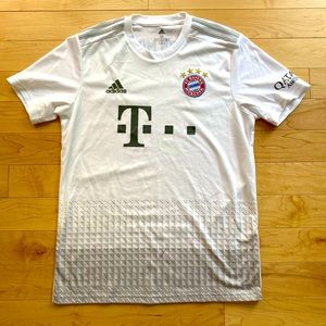 FC Bayern jersey size M